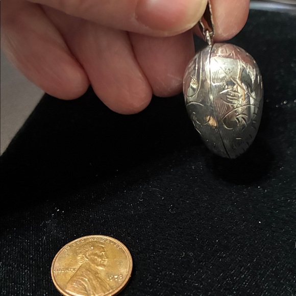 Vintage rare sterling silver egg locket - Picture 6 of 16